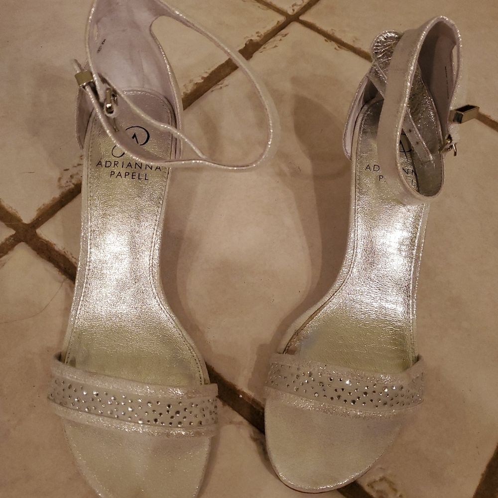 Adrianna papell silver strap open toes heel size 7